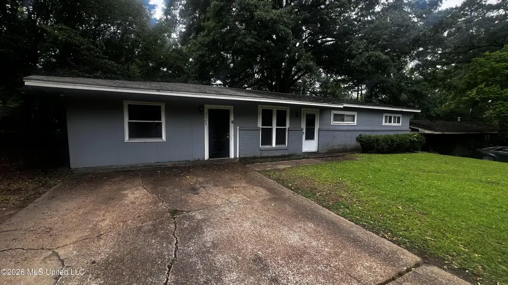 1369 Dianne Dr