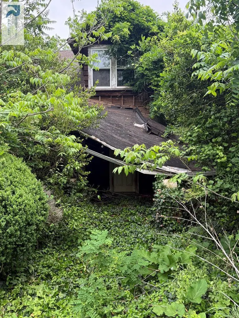 709 S Main St