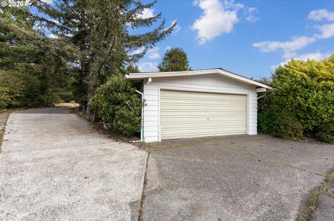 1600 Rhododendron Dr #415
