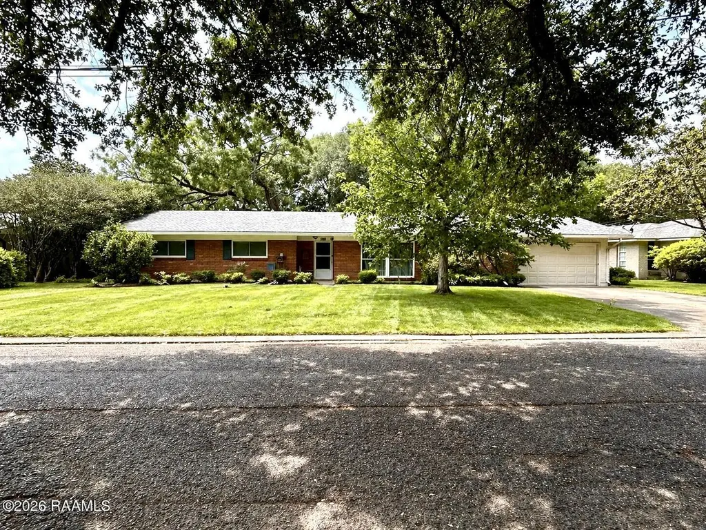 222 Louise Dr
