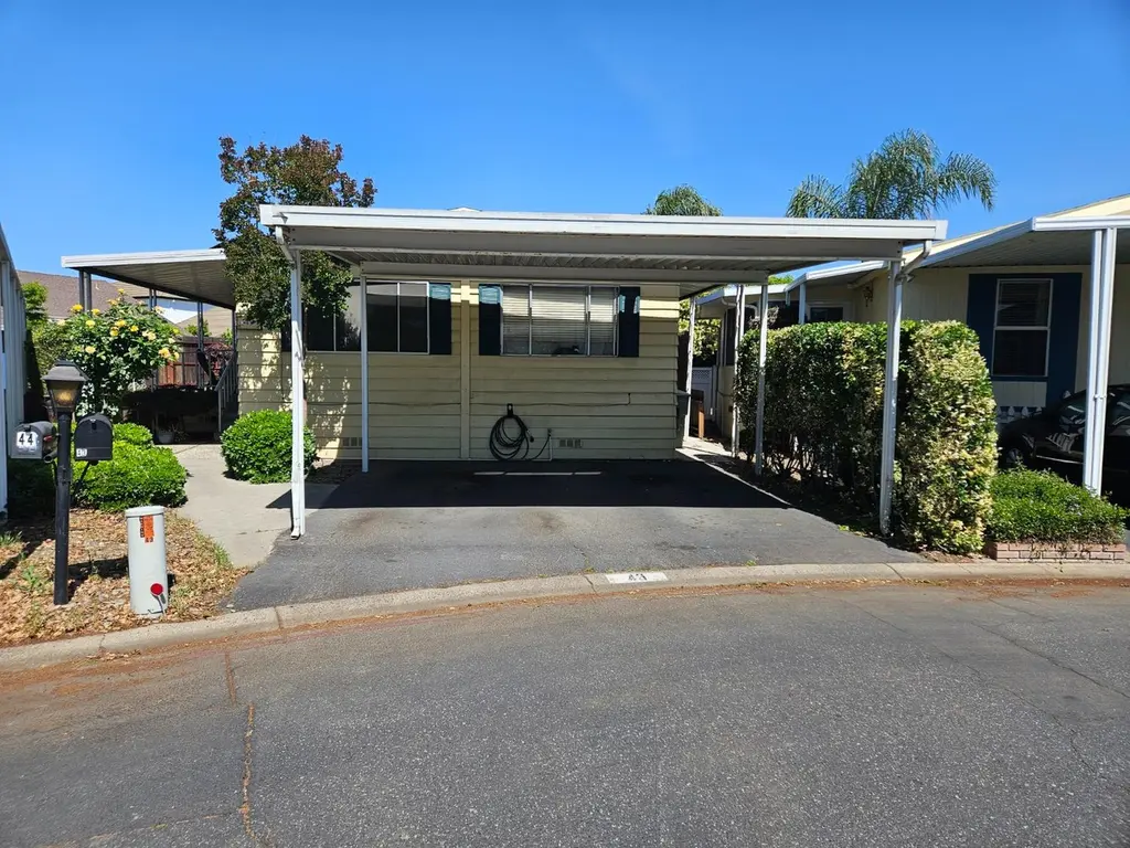 43 Clipper Ln