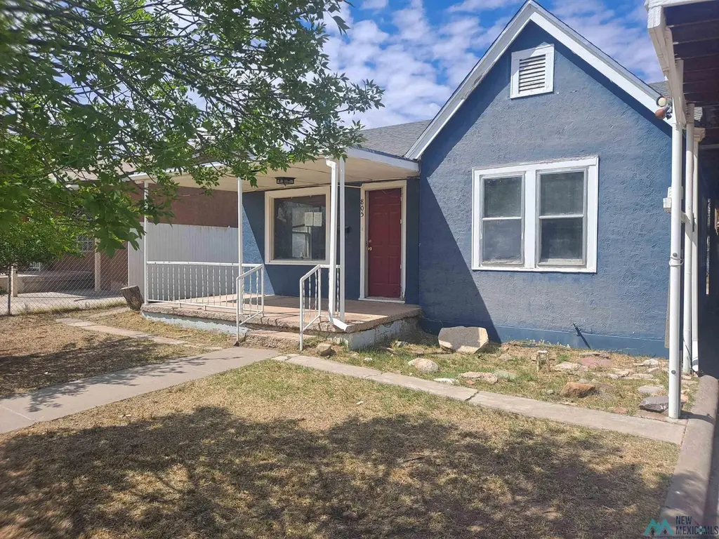 805 W 8th St