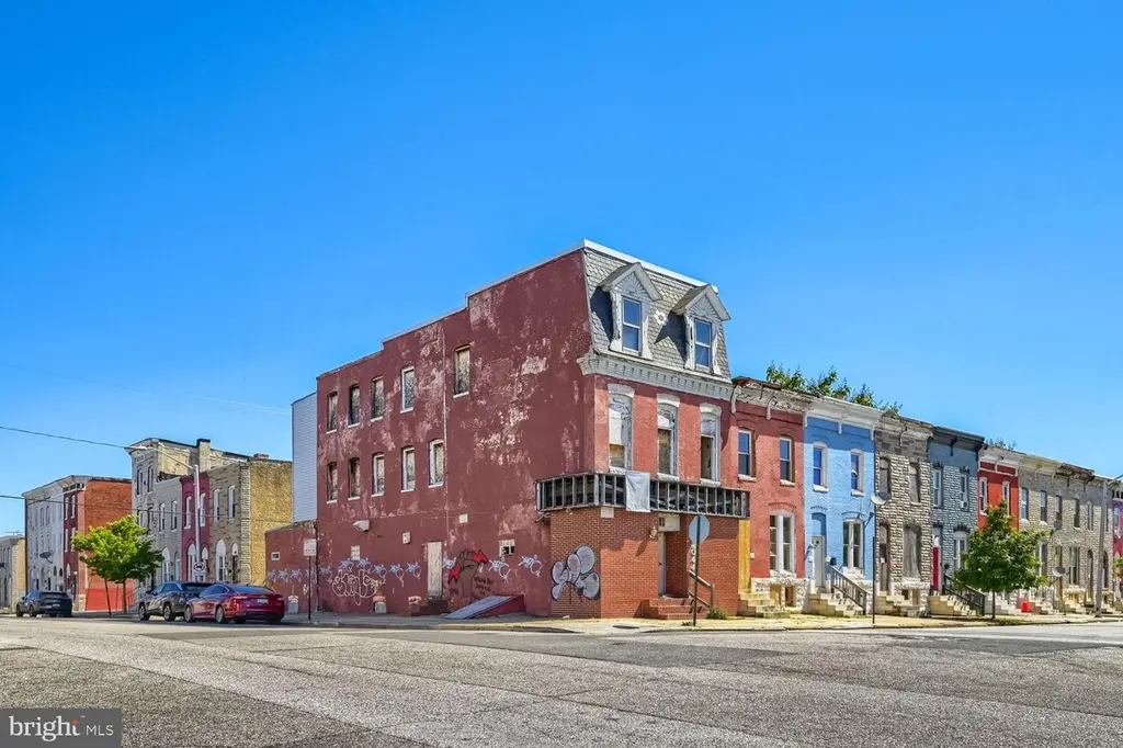 2044 Walbrook Ave