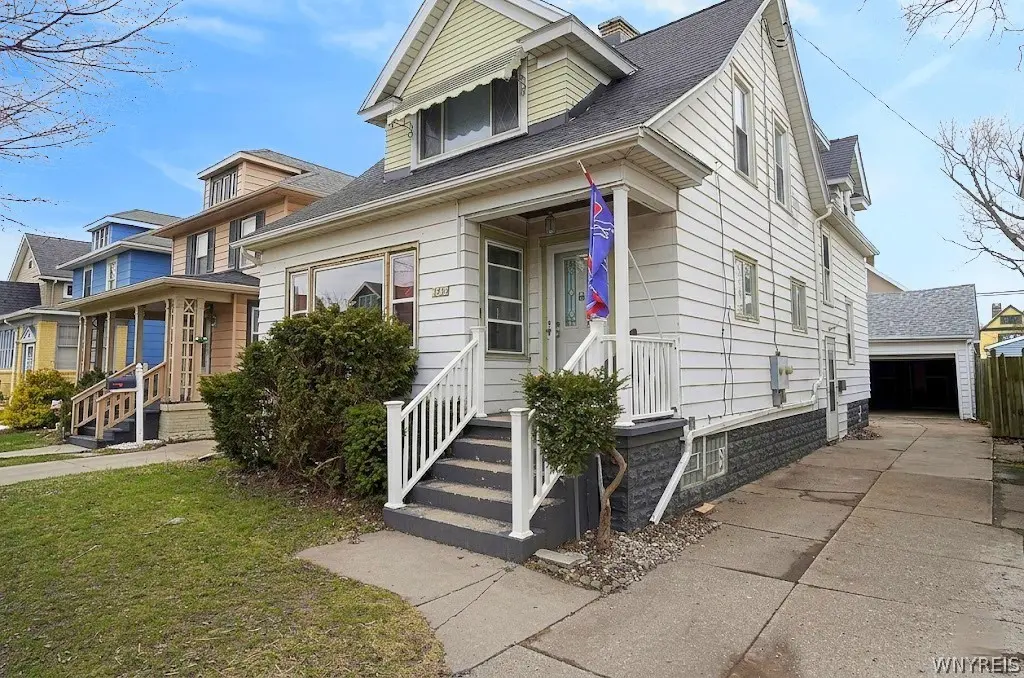 138 E Hazeltine Ave