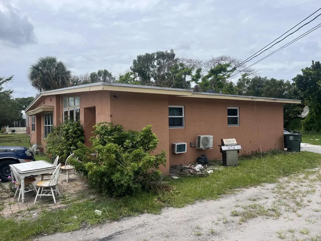 301 Preston Ct