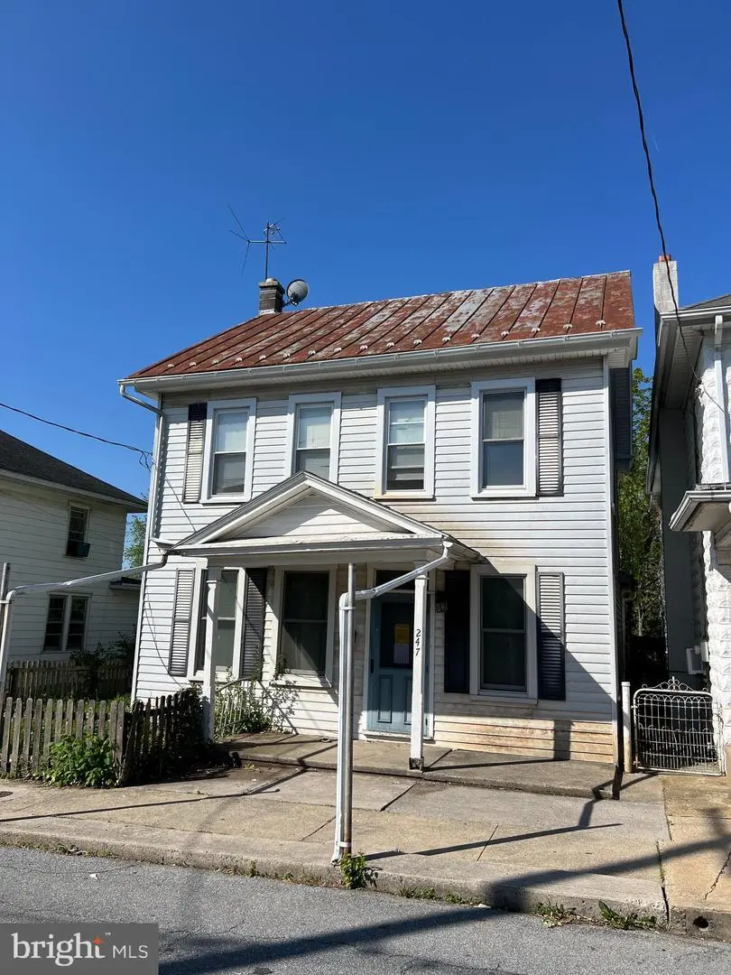 247 N College St