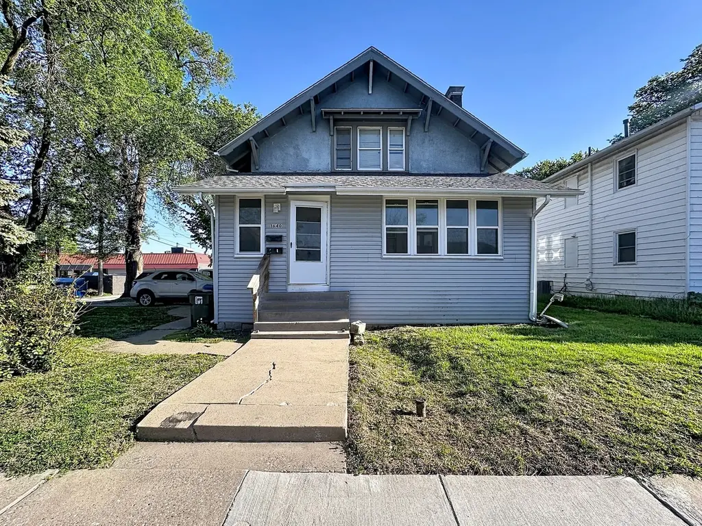 1640 W 17th St