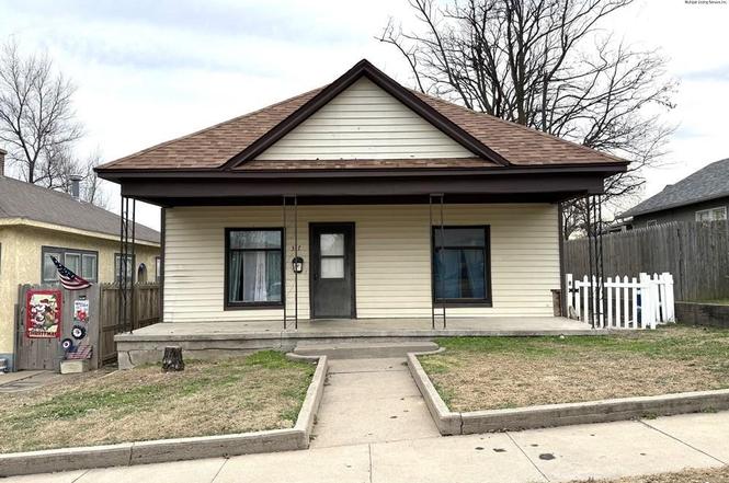 317 W 4th St
