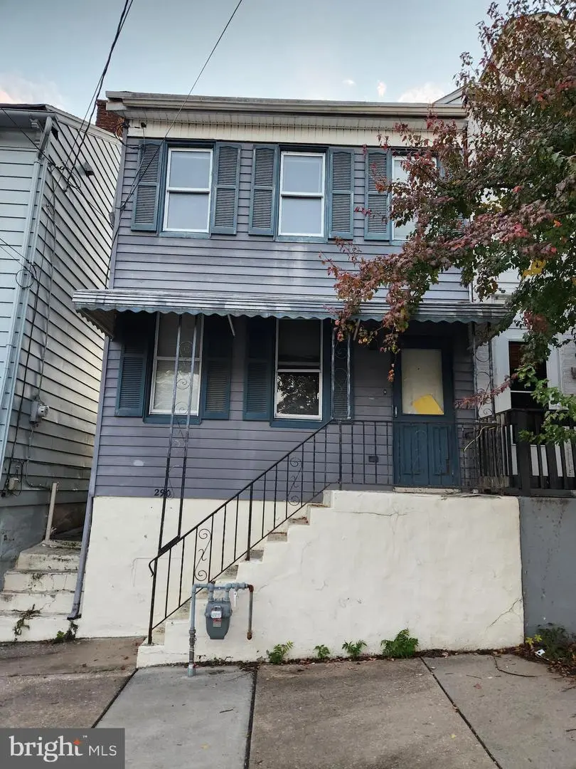 290 S 5th St
