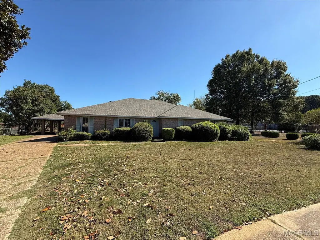 212 W Vanderbilt Loop