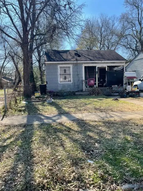 3041 Desoto St