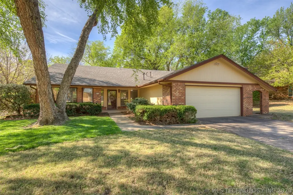 1701 W Winston Ct