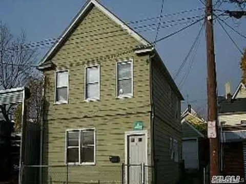 6 Hendrickson Ave