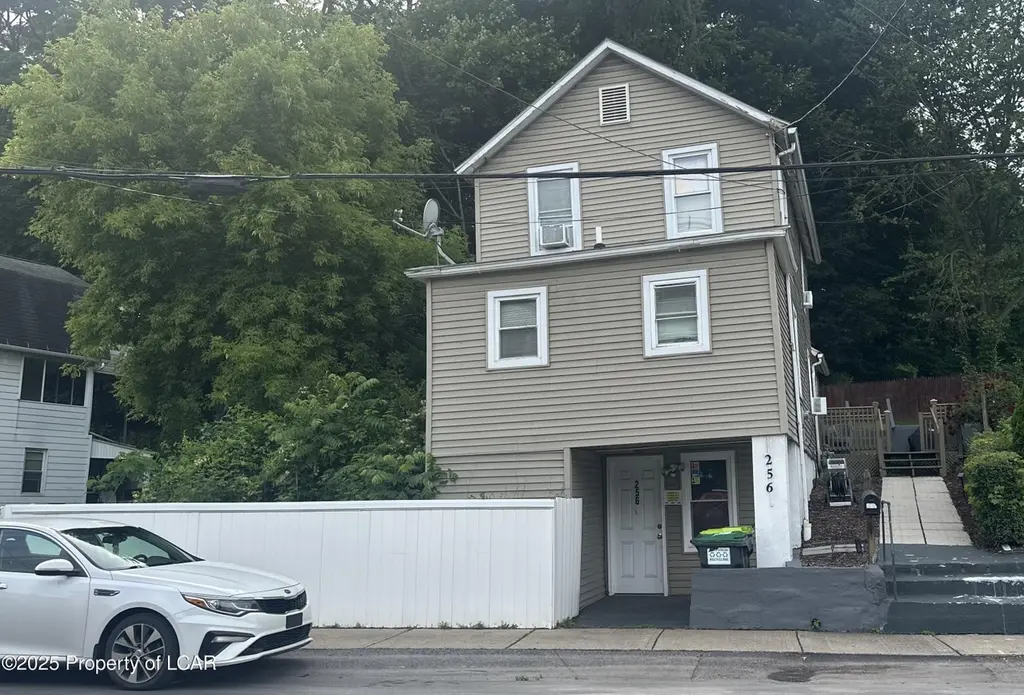 256 Kelly St