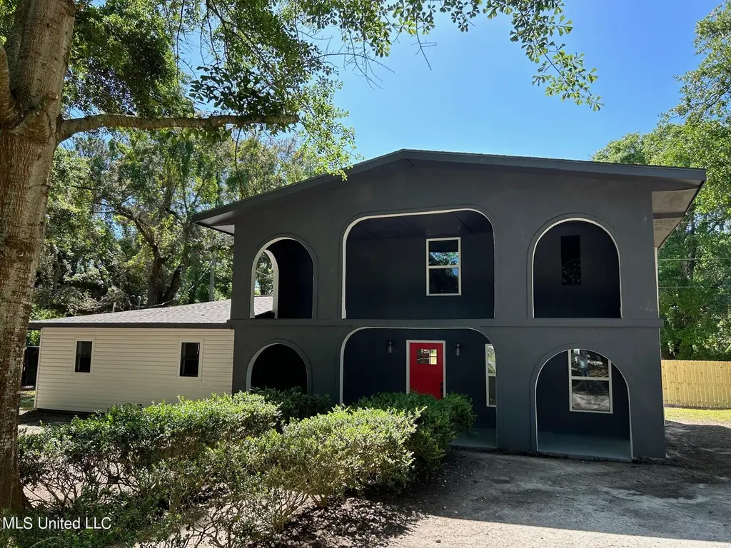 757 Highland Dr