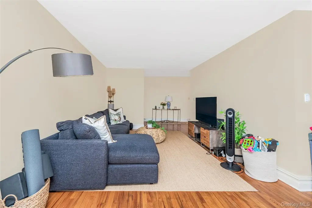 3201 Grand Concourse Unit 2E