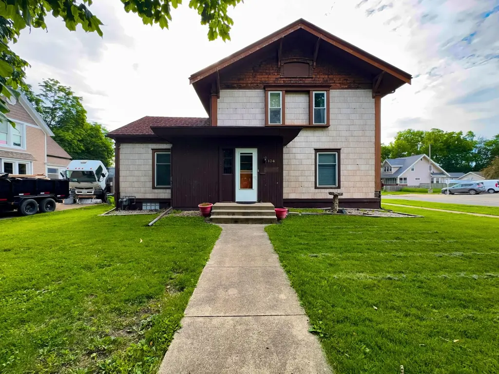 104 Tama St
