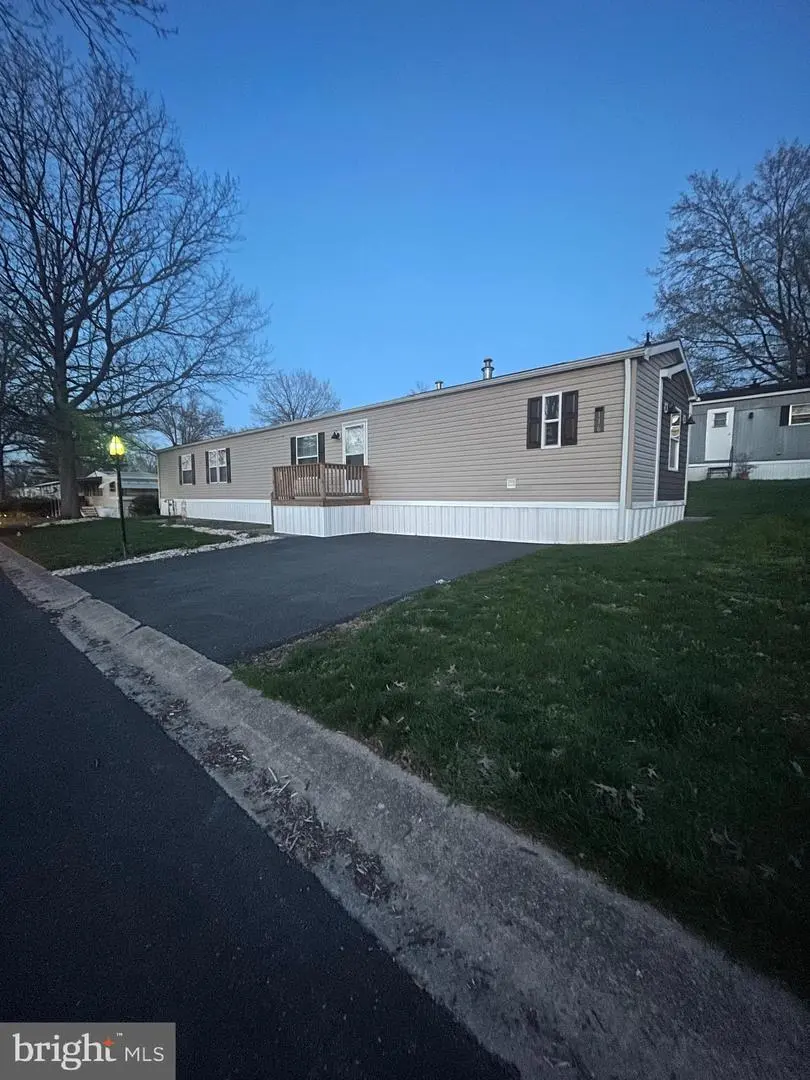 116 Seneca Ave