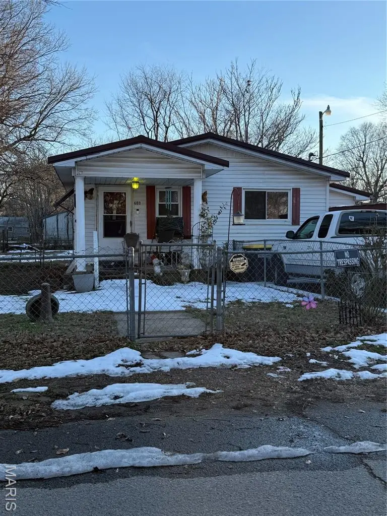 603 W North St