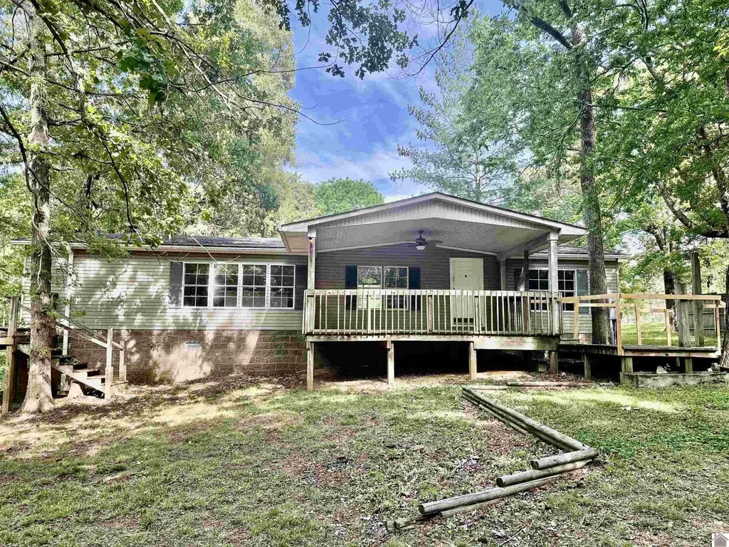 382 Green Acres Ln