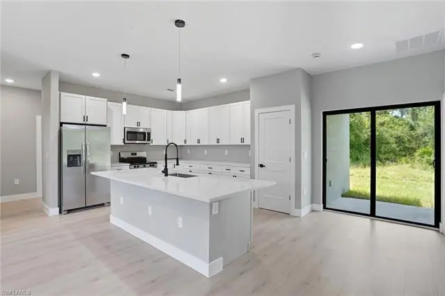 216 Ogden Ave S