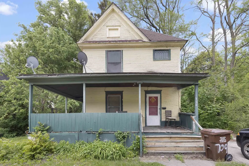 938 Woodlawn Ave