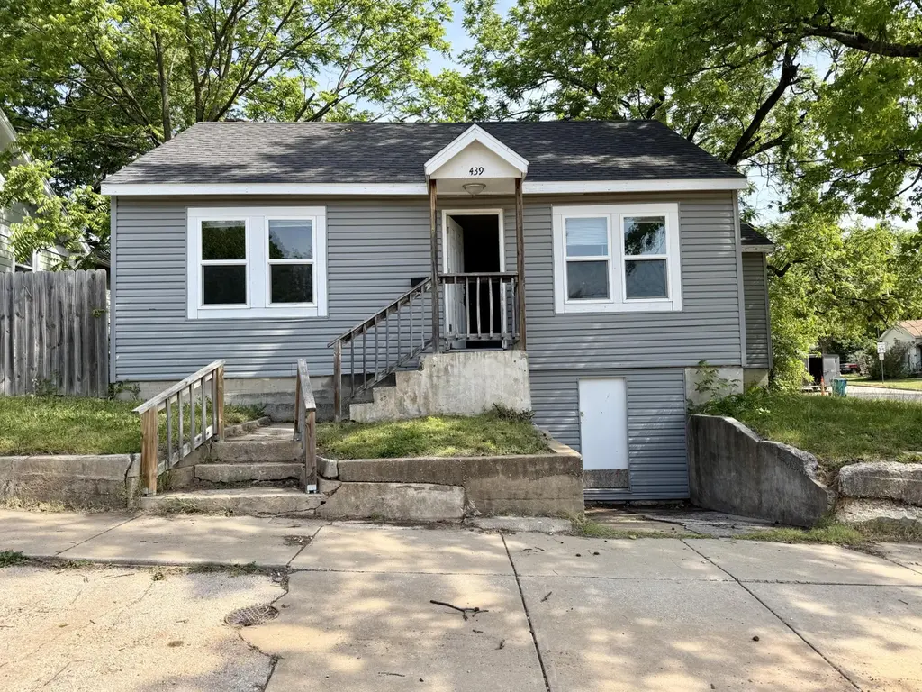 439 E High St