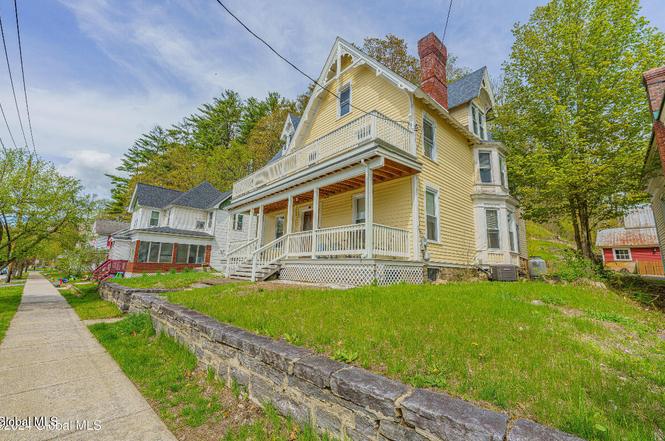 28 Main St