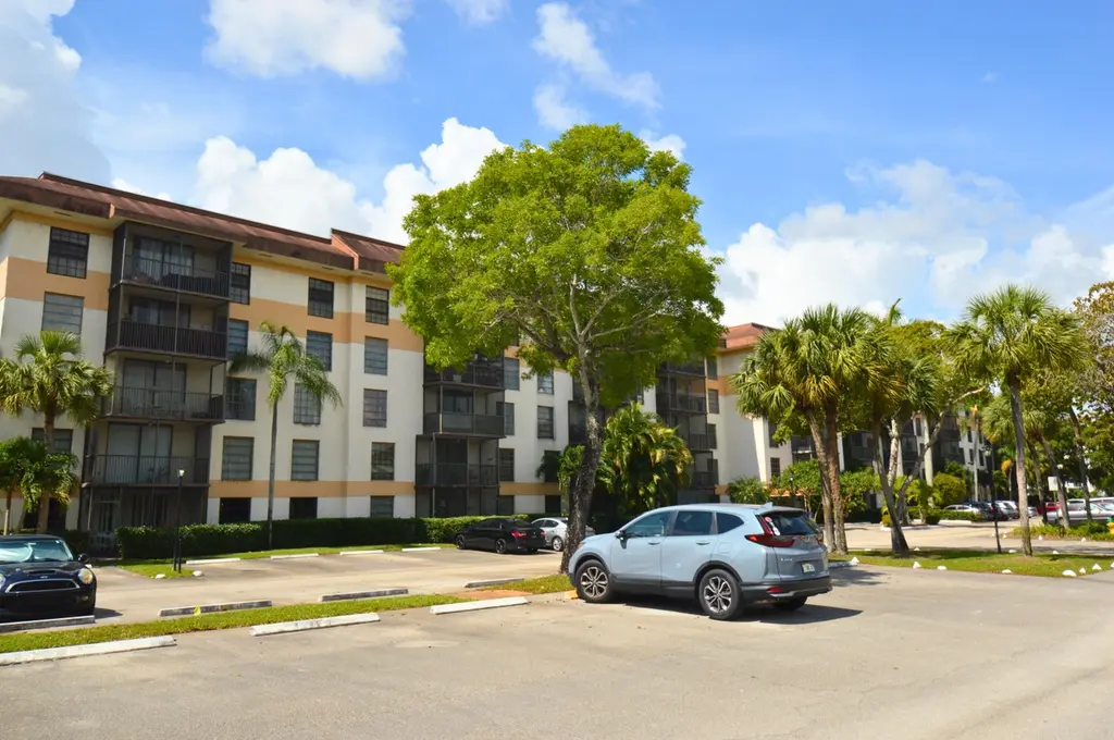 5570 NW 44th St Unit 318a