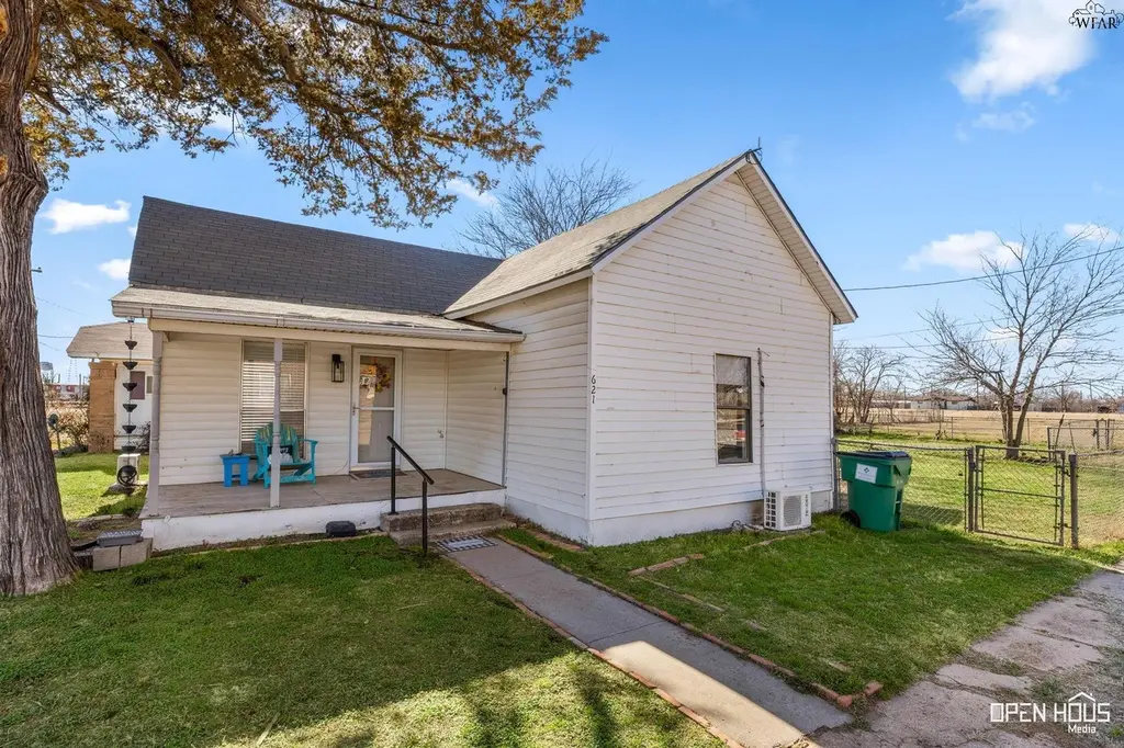 621 N Main St