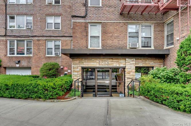 4265 Webster Ave Unit 7D