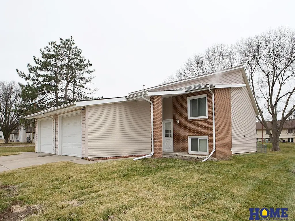 271 Parkside Ln