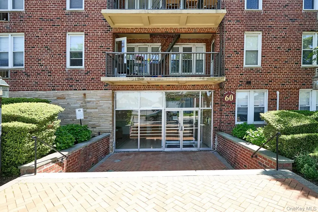 60 Hempstead Ave Unit 3P