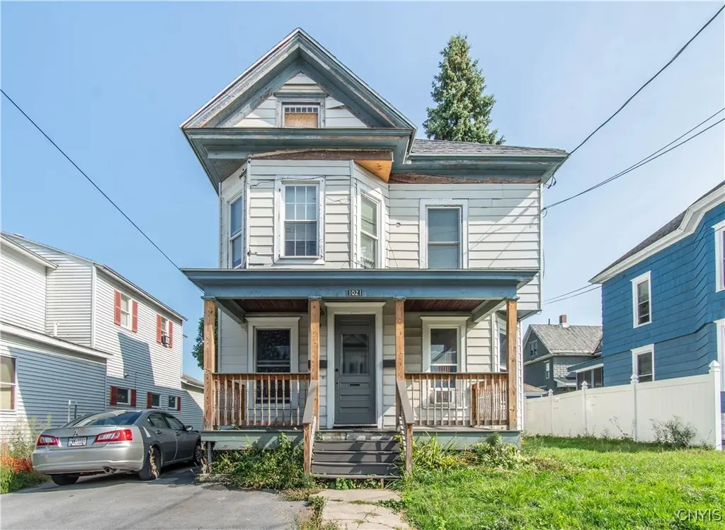 1021 Boyd St