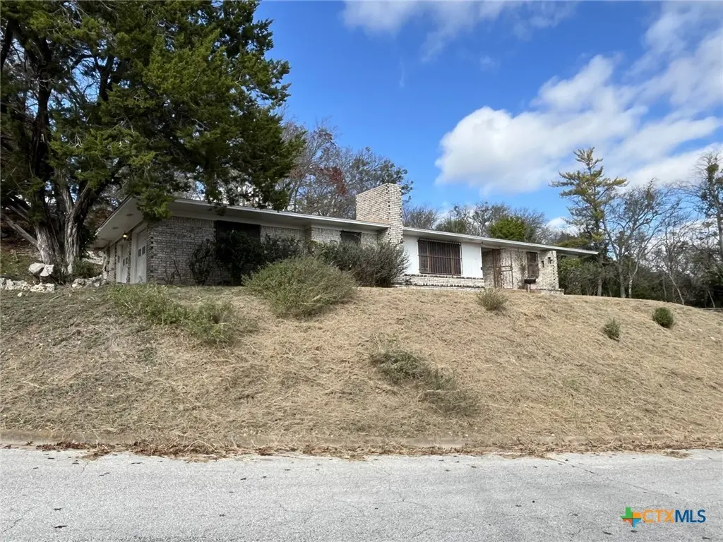 604 Yucca Dr
