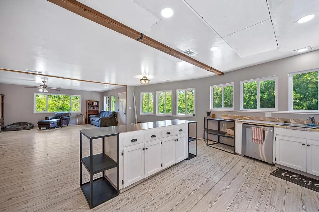 456 Greenwood Dr