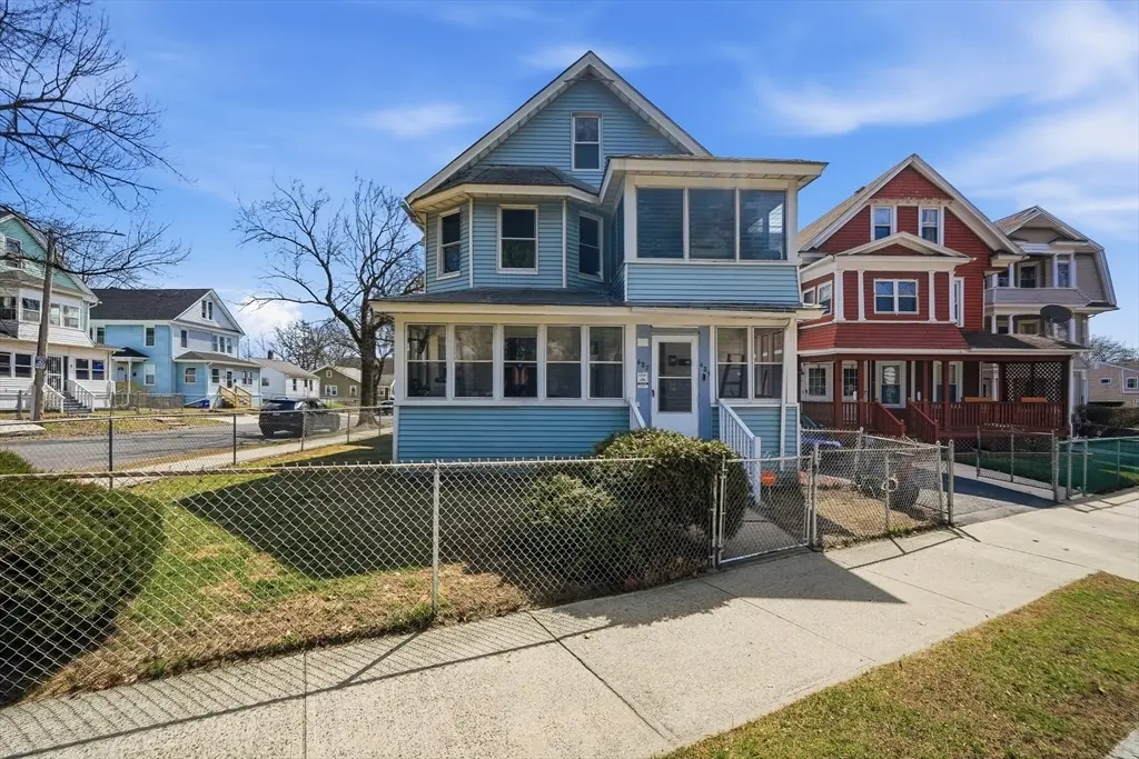 485 Bay St