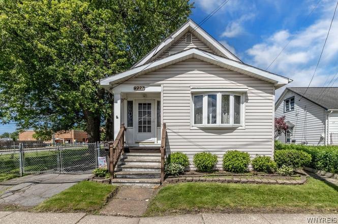222 Helen St