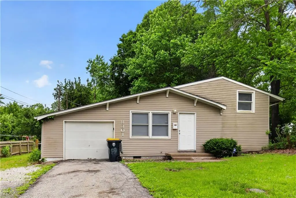 8301 E 111th Ter