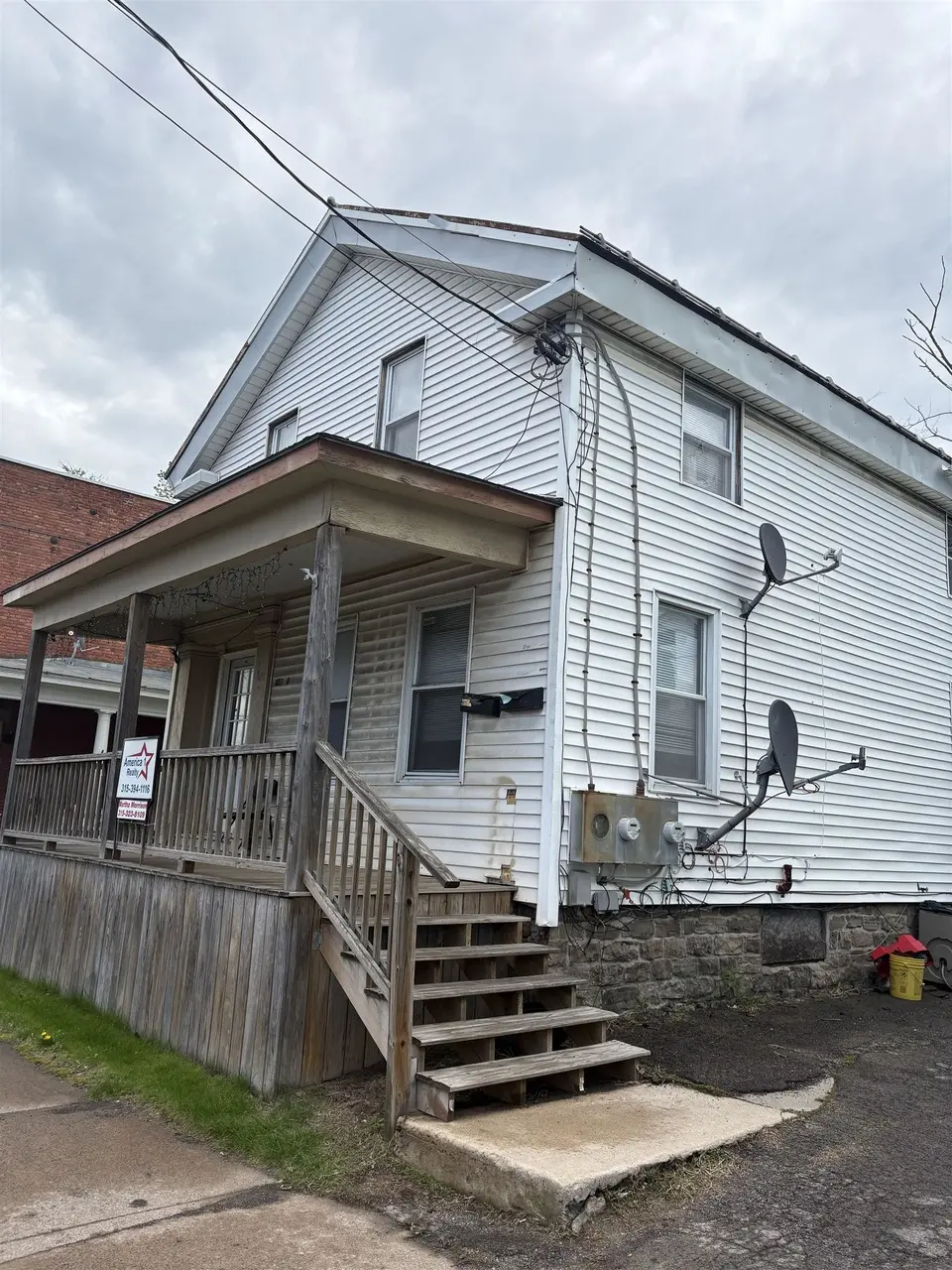 907 Ford St