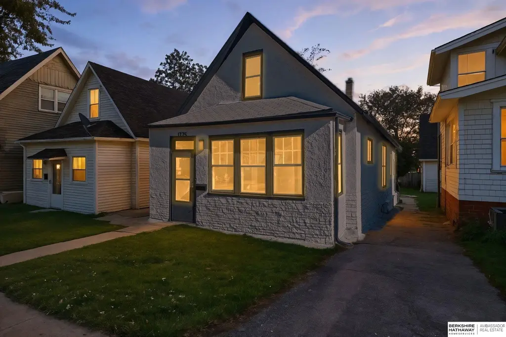 1775 S 9 St