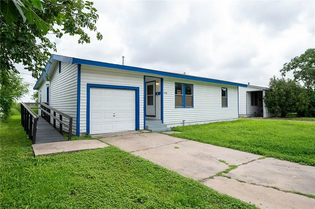 1702 Sycamore Pl