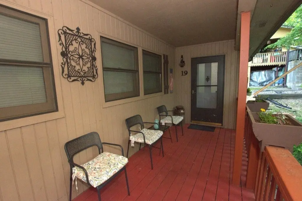 19 Annette Ln
