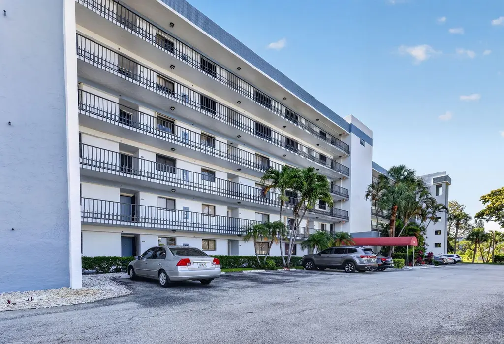 7770 Tahiti Ln #102