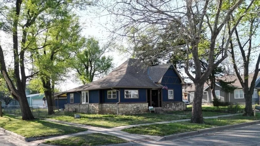 327 Houston St