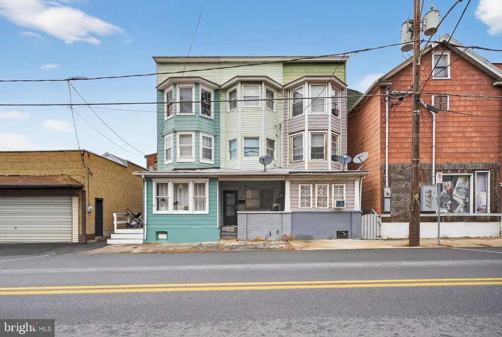 19 E Patterson St