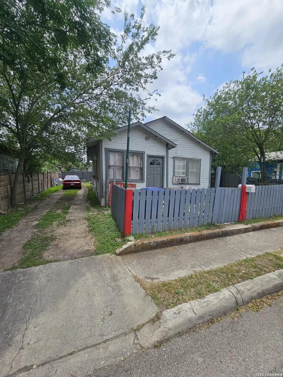 2318 W Poplar St