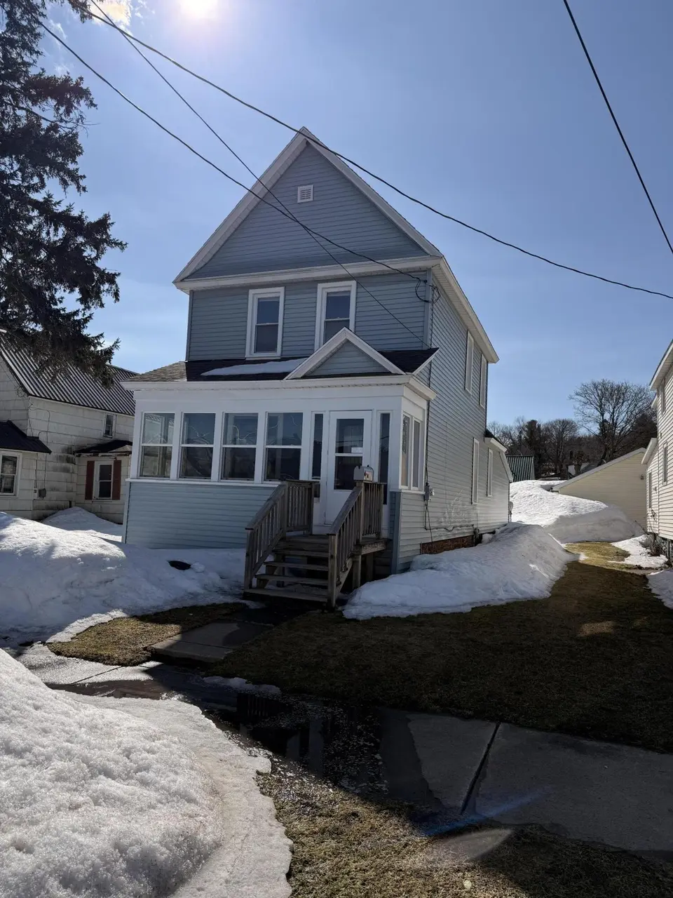 1004 John St