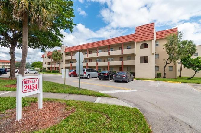 2951 E Sunrise Lakes Dr #211