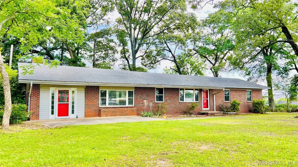 225 Lowe Dr